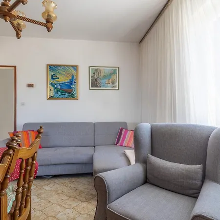Apartment Vinka *